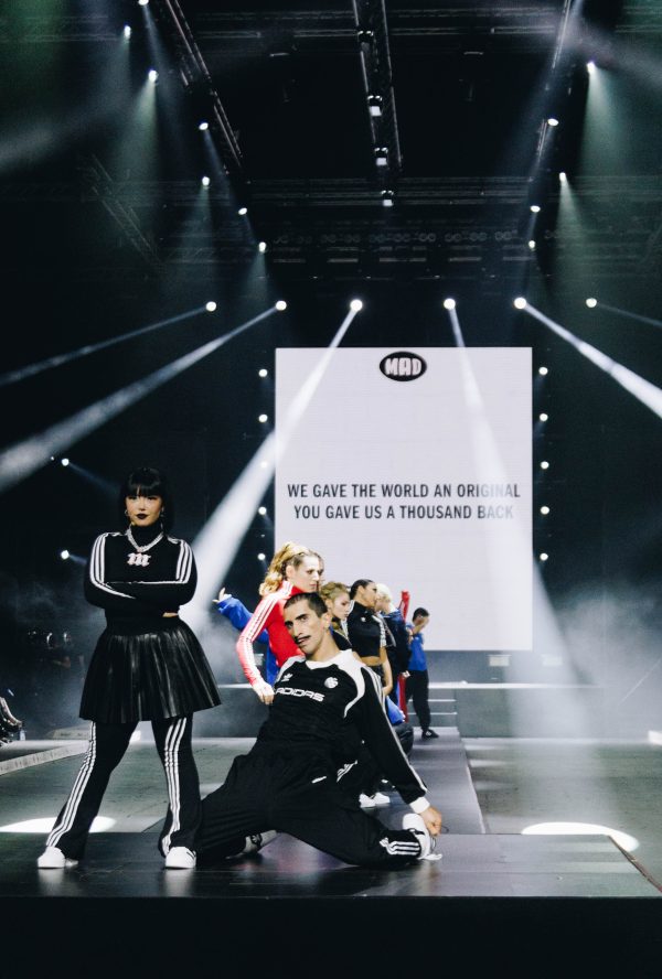 Marseaux for adidas – We Will Rock You / Μαύρο Καρέ Κοντό | MadWalk23 by Three Cents