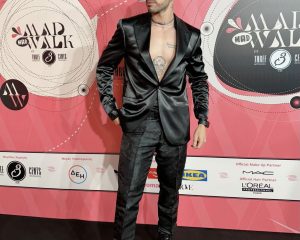 Ο Tsede The Real στο κόκκινο χαλί του MadWalk 2023 by Three Cents.