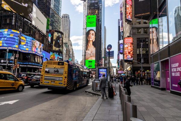 Χριστίνα Σάλτη: Μπήκε σε billboard στην Times Square