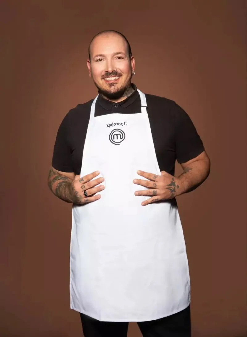 Ο Χρήστος Γ. από το MasterChef με λευκή ποδιά.