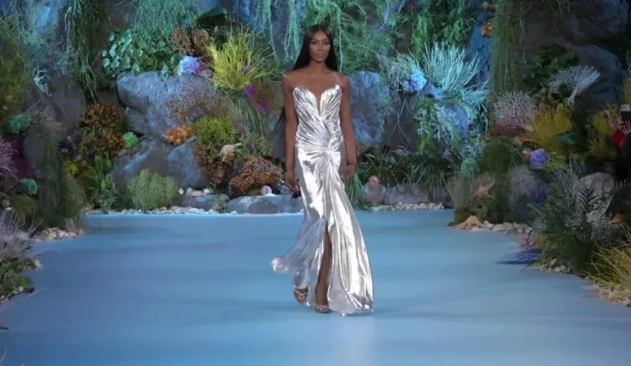 Η Naomi Campbell στην επίδειξη μόδας της Σήλιας Κριθαριώτη στο Παρίσι.