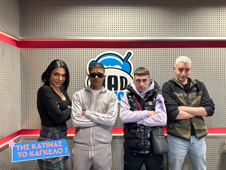Η ραδιοφωνική παραγωγός με τον Lava και τον Ropex στο στούντιο του Mad Radio 106.2.