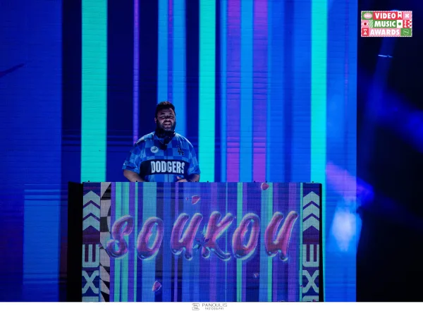 DJ στη σκηνή των Mad Video Music Awards 2024.