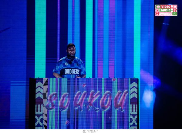 DJ στη σκηνή των Mad Video Music Awards 2024.