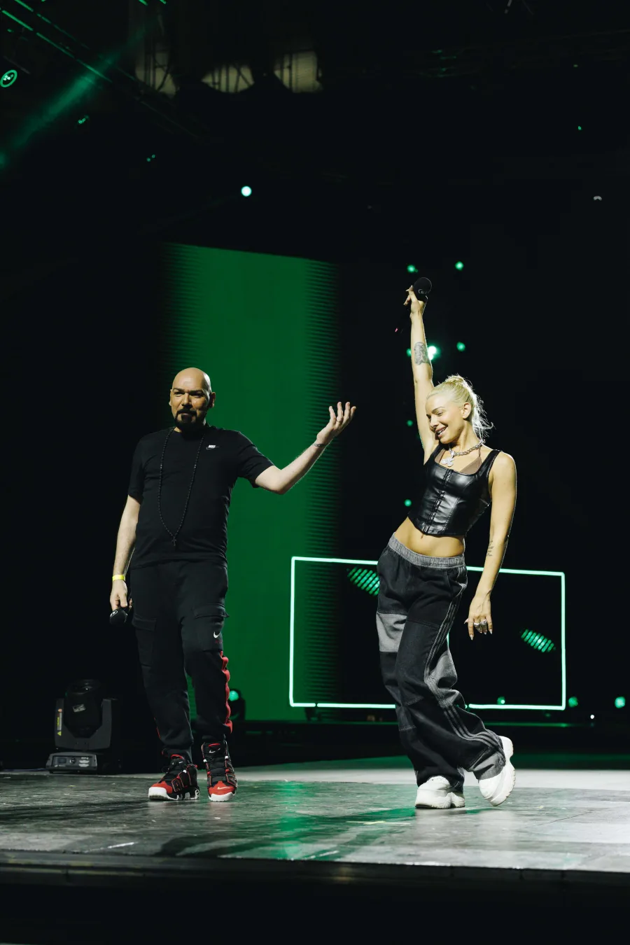 Η Josephine και ο Στάθης Ξένος στη σκηνή των Mad VMA 2024.