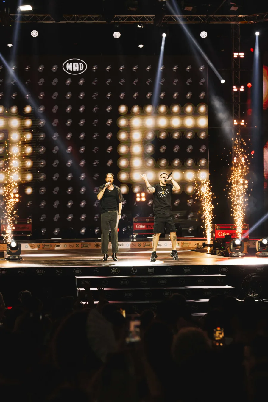 Ο Κωνσταντίνος Αργυρός και ο Rack στη σκηνή των Mad VMA 2024.
