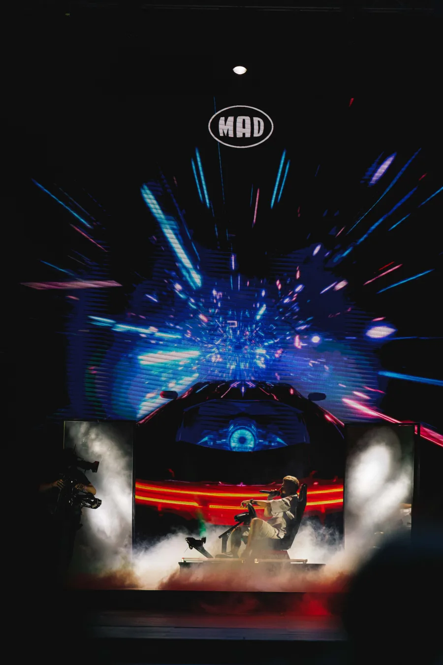 Ο FY στη σκηνή των Mad VMA 2024.