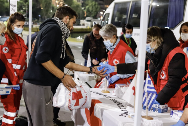 Ελληνικός Ερυθρός Σταυρός: Γιορτάζει 147 χρόνια προσφοράς με κοινή δράση υποστήριξης Αστέγων