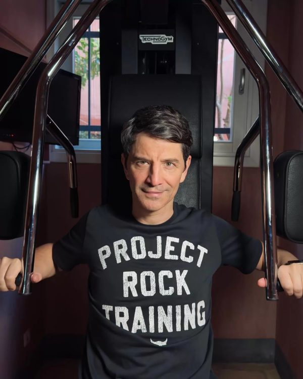 H Technogym συνεργάζεται με τον Σάκη Ρουβά για καλό σκοπό
