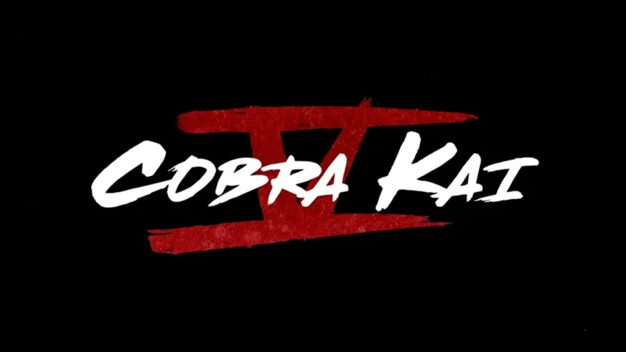 Το λογότυπο της σειράς Cobra Kai με τον λατινικό αριθμό V σε κόκκινο χρώμα.