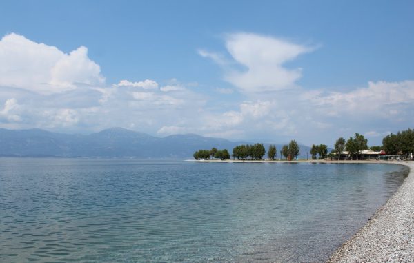 Παραλία Άκολη: Η ελληνική παραλία με τα κρυστάλλινα νερά και το αμέτρητο βάθος