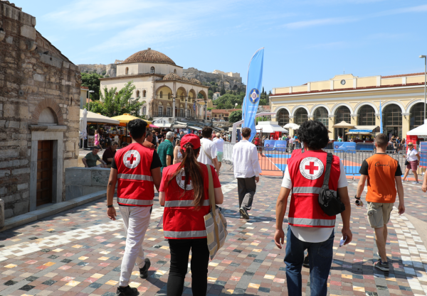 Ελληνικός Ερυθρός Σταυρός: Πραγματοποιεί έκτακτη δράση ενεργητικής προσέγγισης αστέγων στο κέντρο της Αθήνας