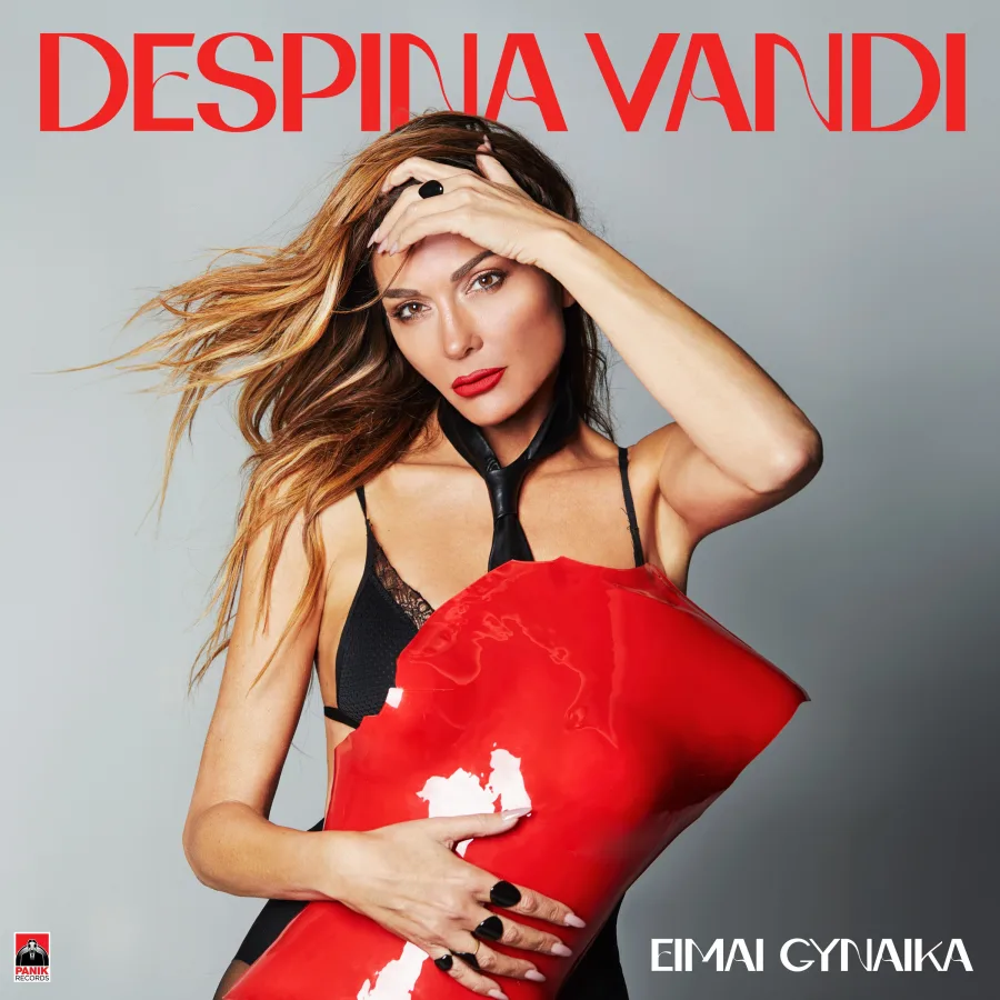 Η Δέσποινα Βανδή ποζάρει για το εξώφυλλο του single «Είμαι Γυναίκα».
