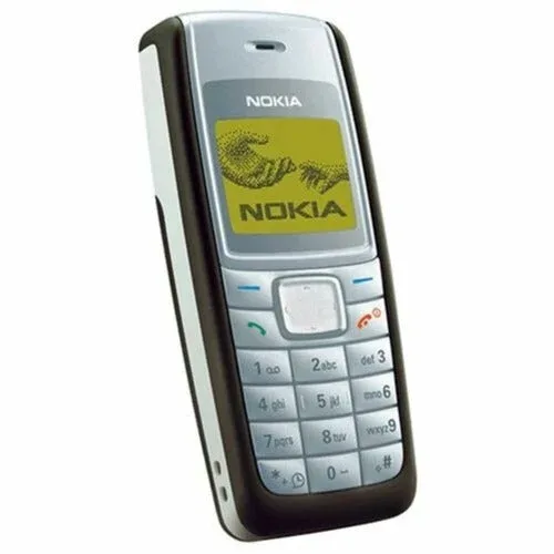 Κινητό τηλέφωνο Nokia 1100 με την κλασική οθόνη έναρξης.