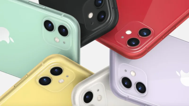 Πολύχρωμα iPhone 11 τοποθετημένα σε κυκλική διάταξη.