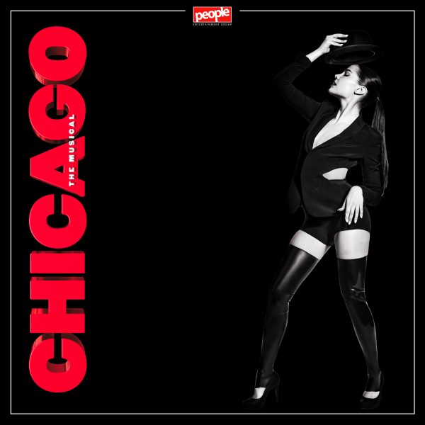 Αφίσα του μιούζικαλ Chicago με γυναίκα σε χορευτική πόζα.