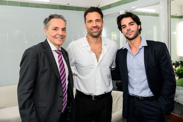Ο Κωνσταντίνος Αργυρός με τον Clemente Pinedo και τον Pablo Pinedo στη φιλανθρωπική συναυλία για το σωματείο Aurora.