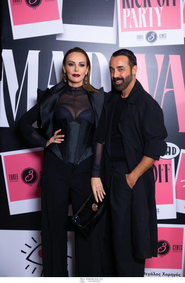 Μια γυναίκα και ένας άνδρας με μαύρα ρούχα στο Kick-Off Party του MadWalk 2024.