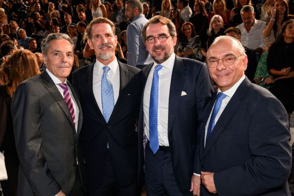 Clemente Pinedo, Πρίγκηπας Παύλος, Πρίγκηπας Νικόλαος και Ευάγγελος Μανουδάκης σε εκδήλωση της Aurora στο Ηρώδειο.