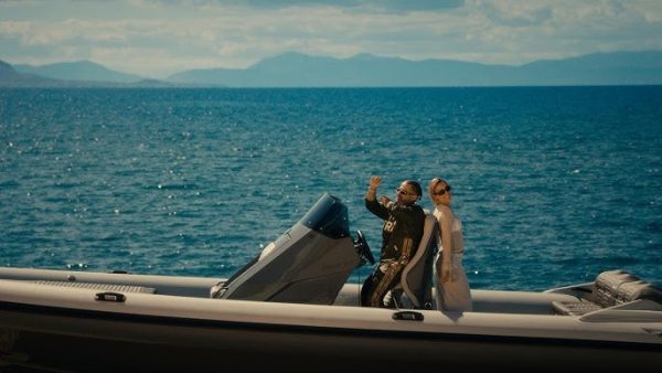 Saske & Ελένη Φουρέιρα: Το συναρπαστικό video για το super ντουέτο «10’»
