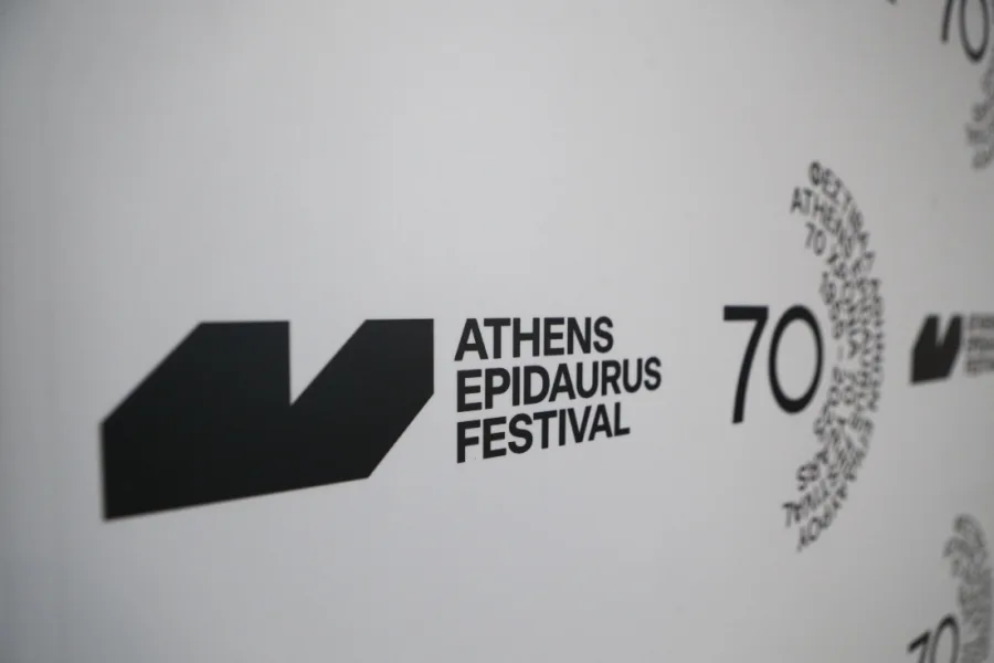 Λογότυπο του Athens Epidaurus Festival με τον αριθμό 70 για την επέτειο.