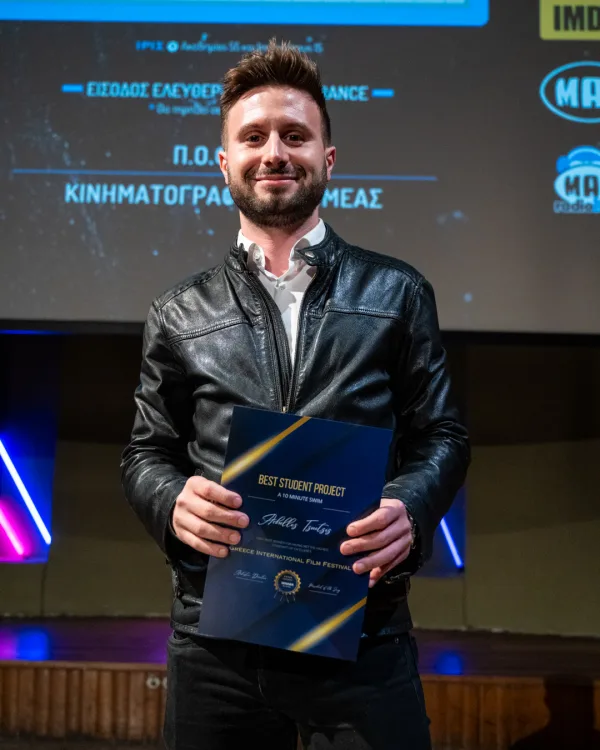 Ο Αχιλλέας Τσιούτσιας κρατάει το βραβείο Best Student Project στο 5ο Greece International Film Festival.