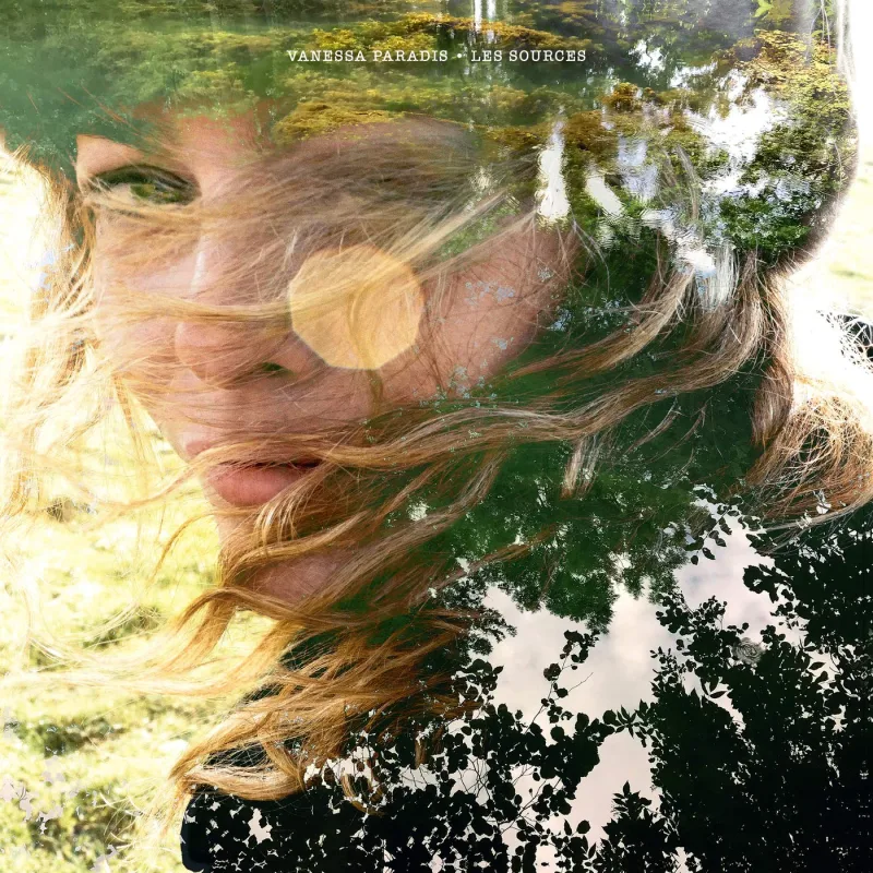 Το εξώφυλλο του άλμπουμ Les Sources της Vanessa Paradis με εφέ διπλοεκθεσίας.