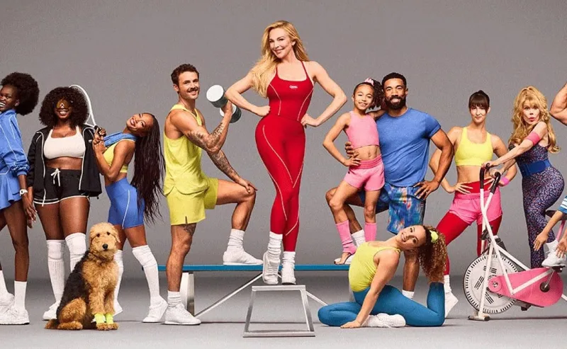 Η Lindsay Lohan σε retro 80s aerobic στιλ για την καμπάνια της Old Navy.