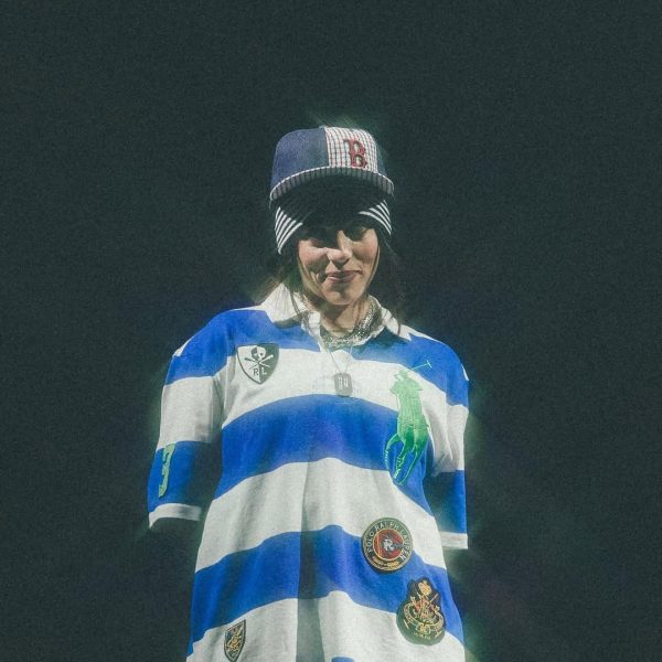 Η Billie Eilish μάς βάζει πίσω από τα παρασκήνια του «Hit Me Hard and Soft»