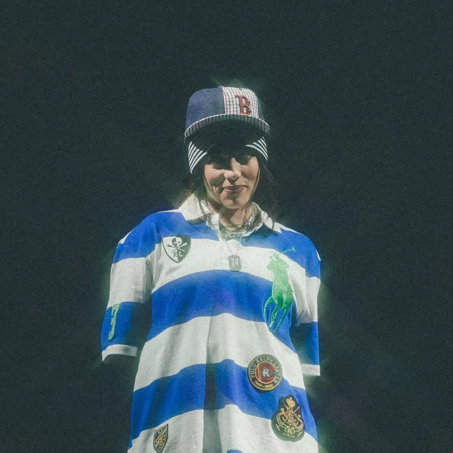 Η Billie Eilish στα παρασκήνια της φωτογράφισης για το εξώφυλλο του άλμπουμ Hit Me Hard and Soft.