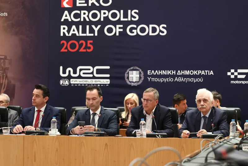 Ο Dr. Αντώνιος Αυγερινός και άλλοι επίσημοι στην παρουσίαση του ΕΚΟ Ράλλυ Ακρόπολις 2025.