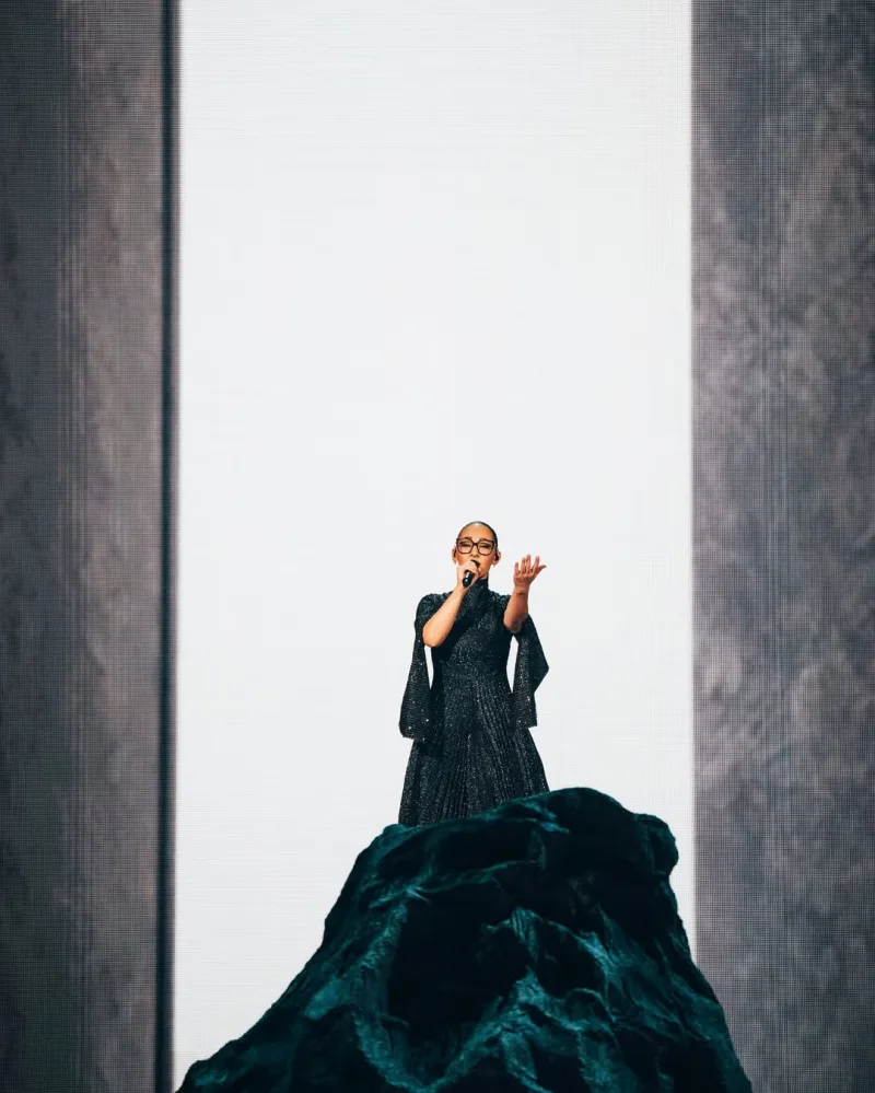 Η Klavdia στη σκηνή της Eurovision 2025 εκπροσωπώντας την Ελλάδα με το τραγούδι Αστερομάτα.