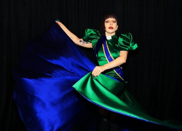 Η Lady Gaga ποζάρει σε φωτογραφία από τον προσωπικό της λογαριασμό στο Instagram.