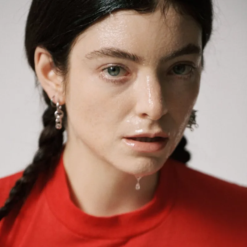 Η τραγουδίστρια Lorde σε φωτογραφία από το Instagram για την κυκλοφορία του νέου της άλμπουμ.