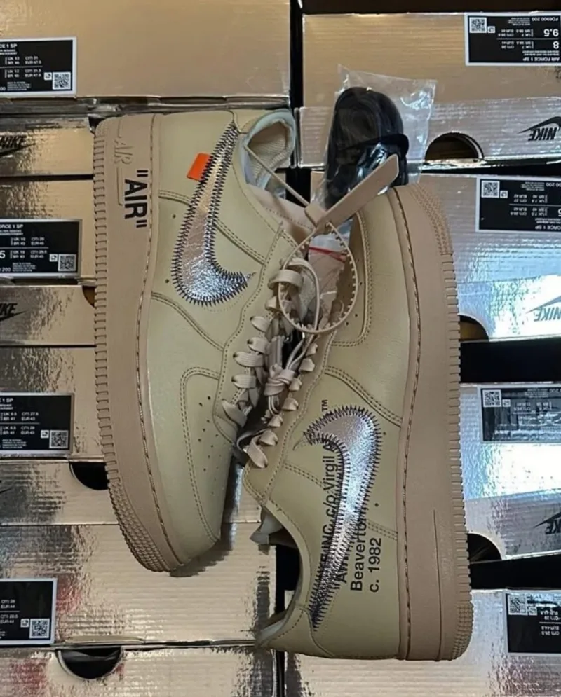 Τα sneakers Nike Air Force 1 Sesame της Off-White από τη συνεργασία με τον Virgil Abloh για το φθινόπωρο του 2025.