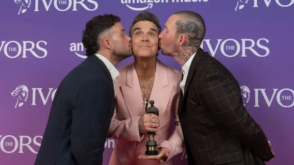 Τα Ivor Novello Awards 2025 τίμησαν την Charli xcx, τους U2, τον Robbie Williams και τη Lola Young