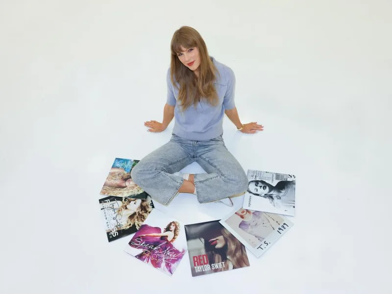 Η Taylor Swift ποζάρει για τον προσωπικό της λογαριασμό στο Instagram με αφορμή τη νίκη για τον έλεγχο της μουσικής της.