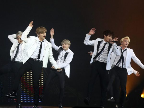 Back to the stage: Τέλος ο στρατός για τους RM και V των BTS – Αρχή για νέα project!
