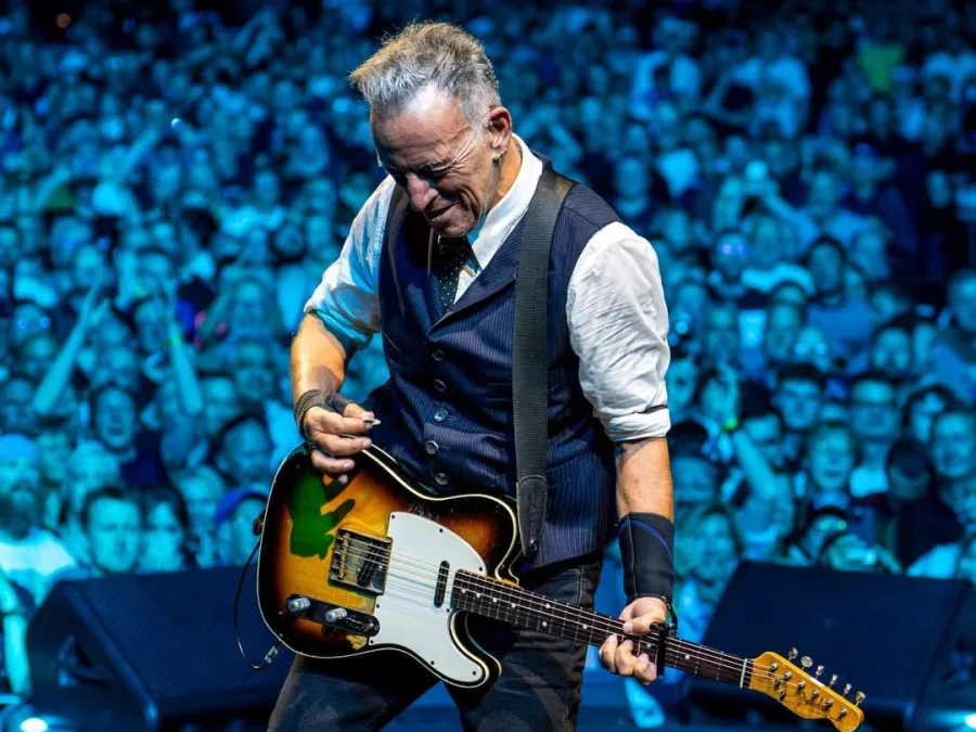 Ο Bruce Springsteen σε φωτογραφία από το επίσημο προφίλ του, με αφορμή τη βιογραφική ταινία για τη ζωή του.