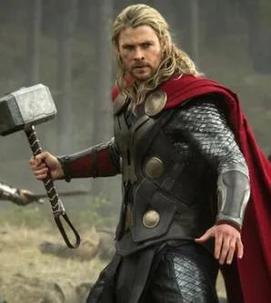 Ο χαρακτήρας Thor από τις ταινίες της Marvel σε σκηνή δράσης.