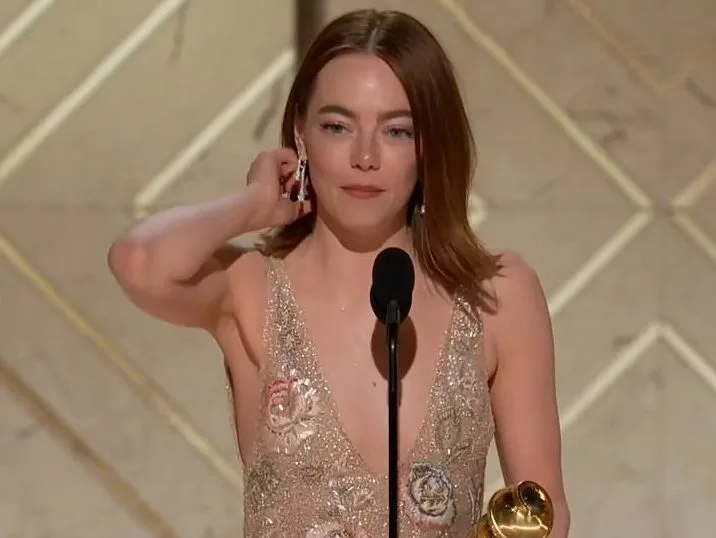 Η Emma Stone με Louis Vuitton δημιουργία στην πρεμιέρα της ταινίας Eddington στο Los Angeles.