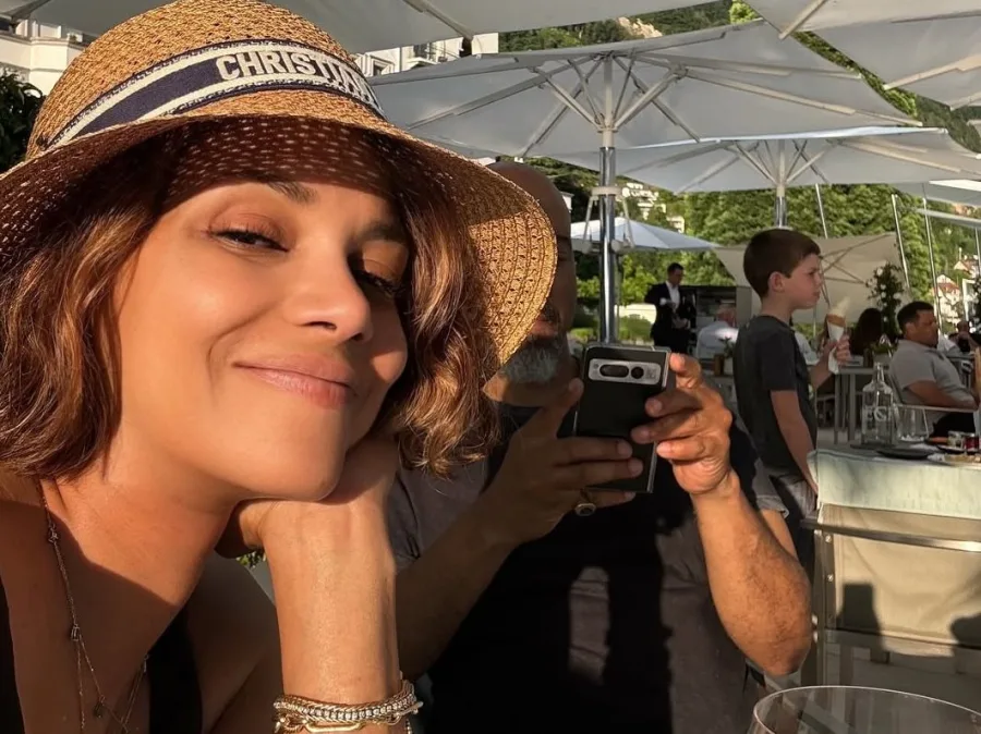 Η Halle Berry απολαμβάνει τις διακοπές της στο Park Hotel Vitznau στην Ελβετία.