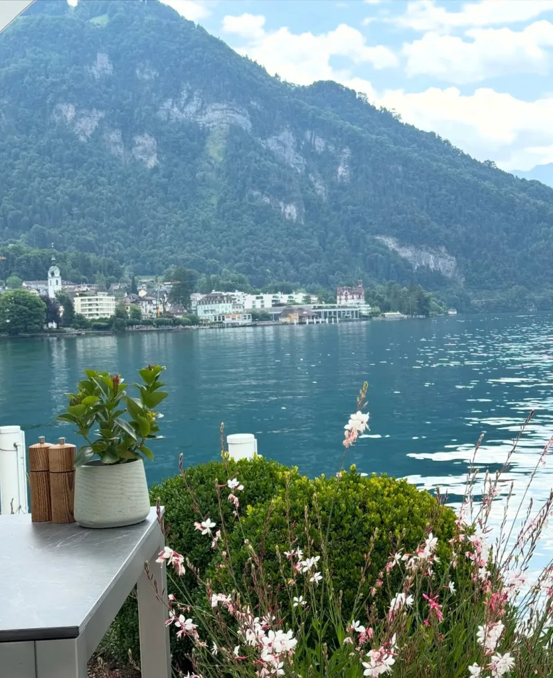 Η Halle Berry στις παραμυθένιες διακοπές της στο Park Hotel Vitznau στην Ελβετία.
