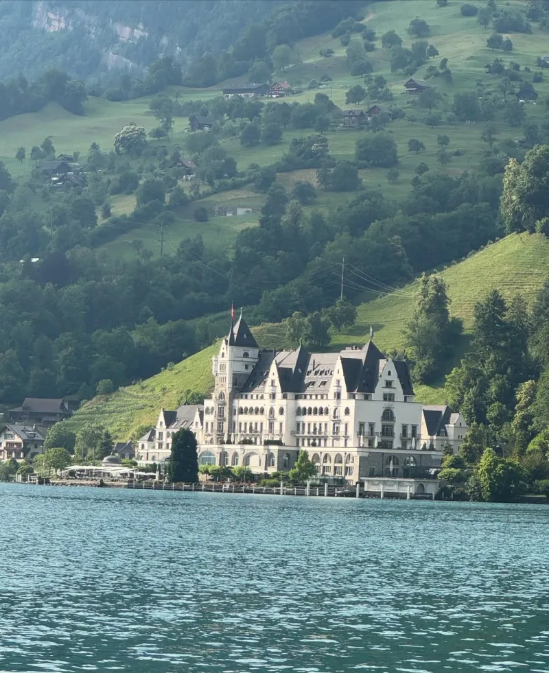 Η Halle Berry απολαμβάνει τις διακοπές της στο Park Hotel Vitznau στην Ελβετία.