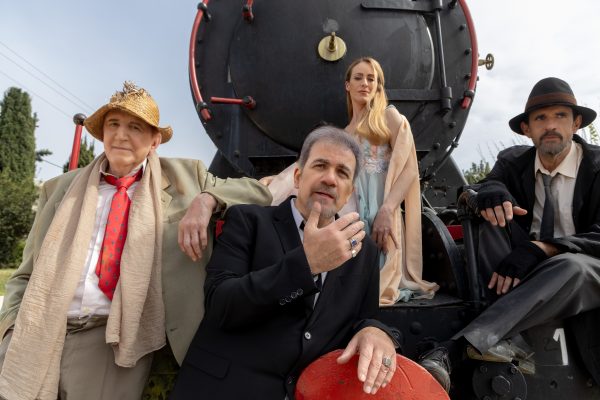 «Εκείνος κι Εκείνος» του Κώστα Μουρσελά σε καλοκαιρινή περιοδεία