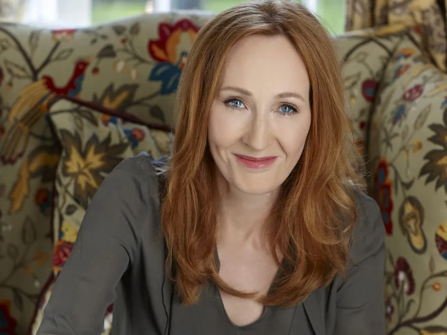 Πορτρέτο της συγγραφέως J.K. Rowling από την επίσημη ιστοσελίδα της, δημιουργού του Harry Potter.