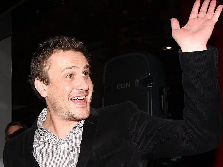 Ο Jason Segel και η Kayla Radomski σε κοινή τους εμφάνιση.