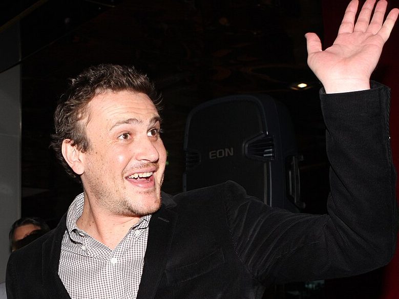 Όταν ο Jason Segel γονάτισε μπροστά Kayla Radomski – Η πρόταση που κανείς δεν περίμενε