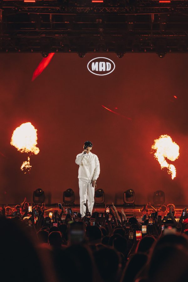 Φλόγες και ένταση στη σκηνή των Mad VMA 2025 από την ΔΕΗ με τον Sicario