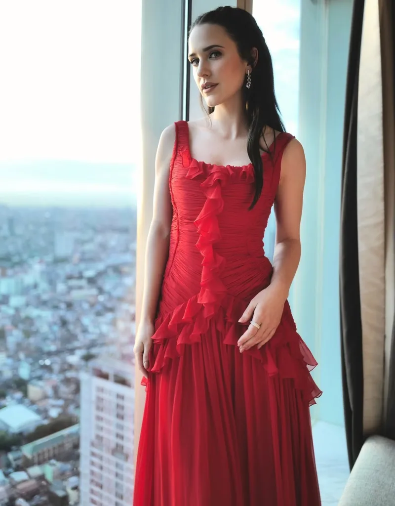 Η ηθοποιός Rachel Brosnahan, η νέα Lois Lane στην ταινία Superman, σε φωτογραφία από το Instagram.